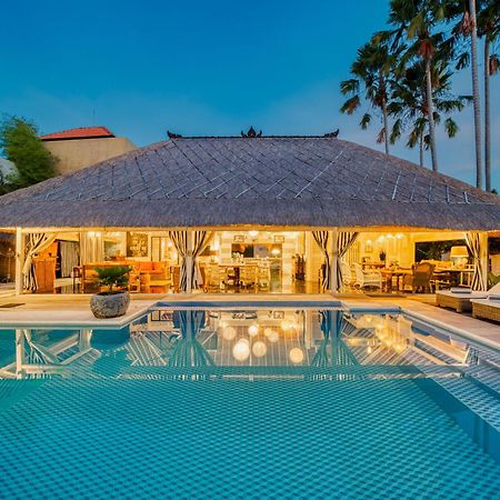 Villa Kalis, 10 Bedroom Family And Group Villa Seminyak Esterno foto